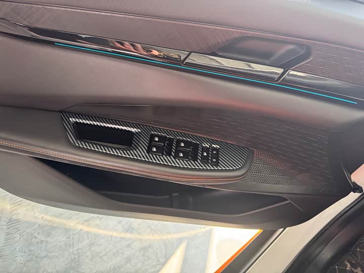 Фото 8 - Changan UNI-V