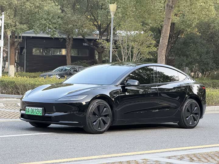 Фото 1 - Tesla Model 3