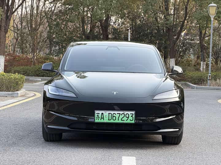 Фото 2 - Tesla Model 3