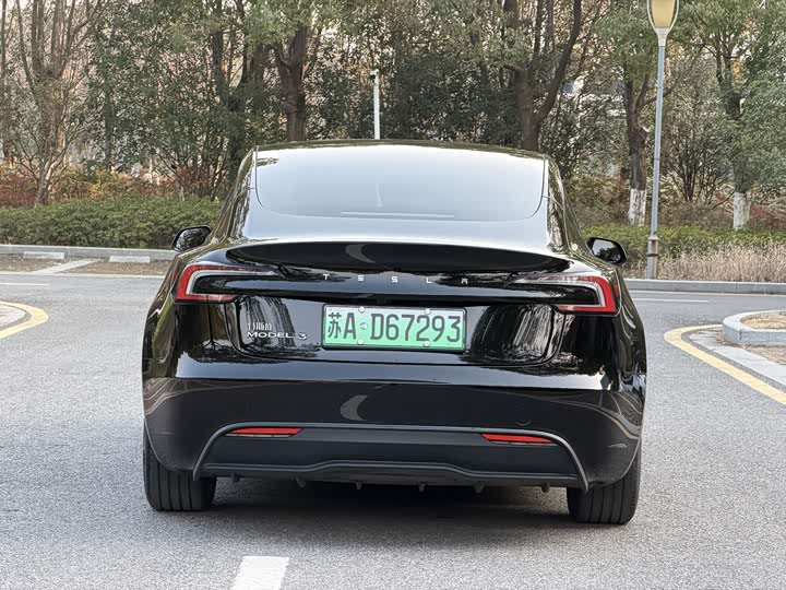 Фото 4 - Tesla Model 3