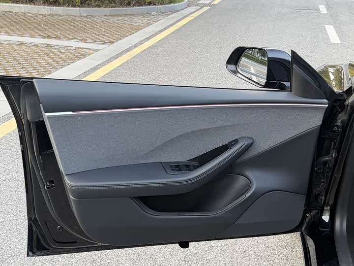 Фото 6 - Tesla Model 3