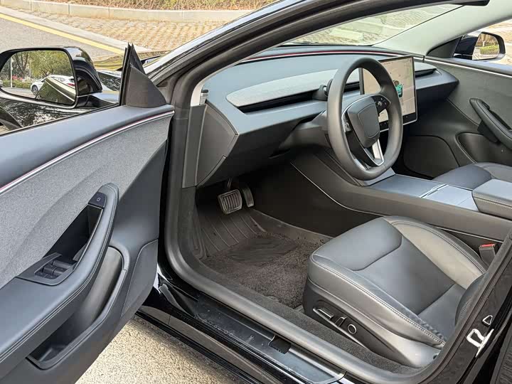 Фото 7 - Tesla Model 3