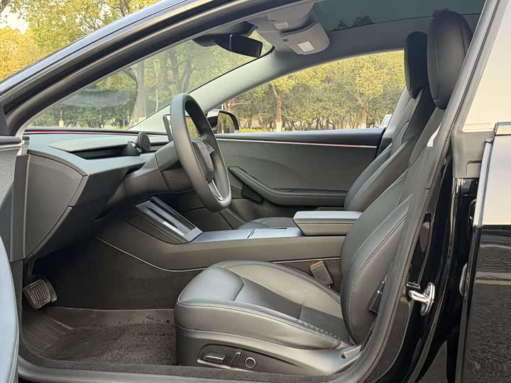 Фото 8 - Tesla Model 3