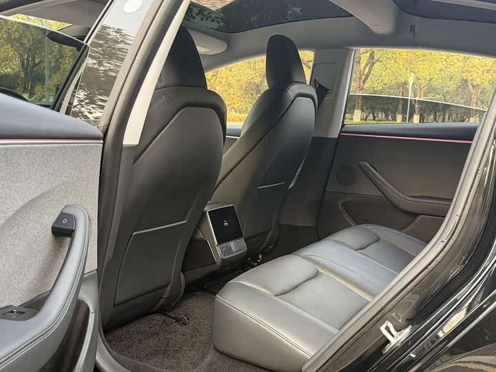 Фото 9 - Tesla Model 3