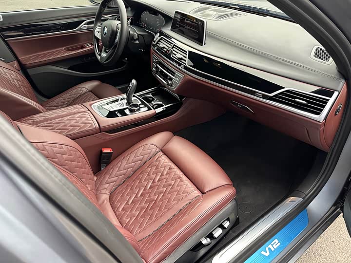 Фото 5 - BMW 7 Series