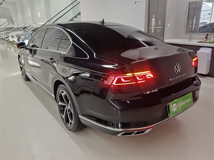 Фото 5 - Volkswagen Magotan