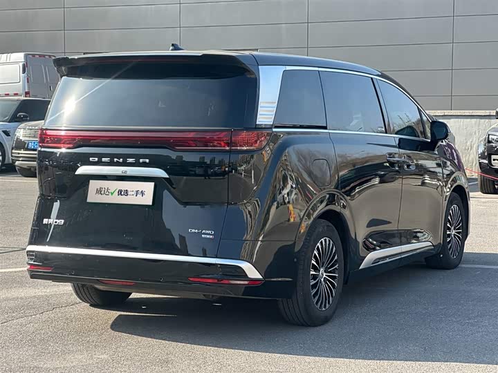 Фото 3 - Denza D9