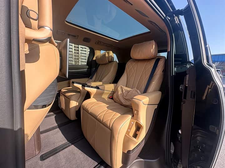 Фото 8 - Denza D9