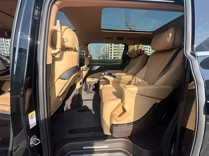 Фото 9 - Denza D9