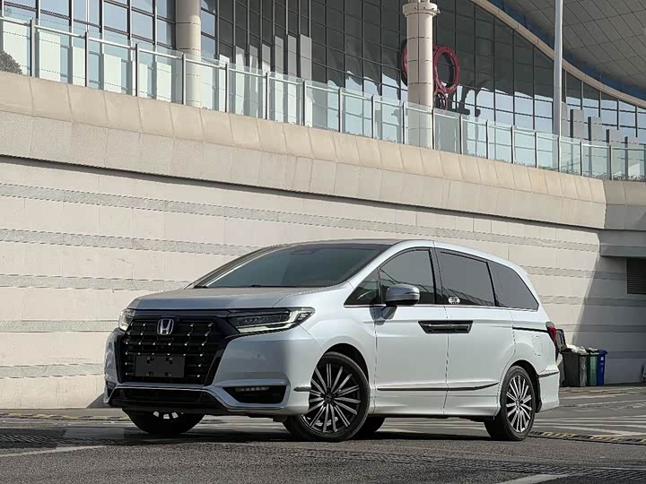 Фото 1 - Honda Elysion