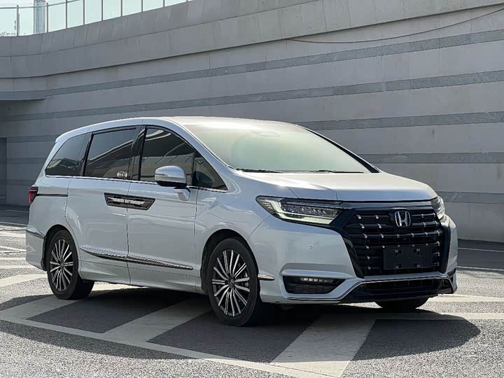 Фото 3 - Honda Elysion