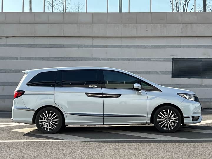 Фото 6 - Honda Elysion