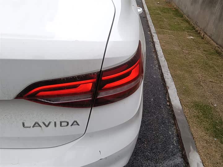 Фото 8 - Volkswagen Lavida