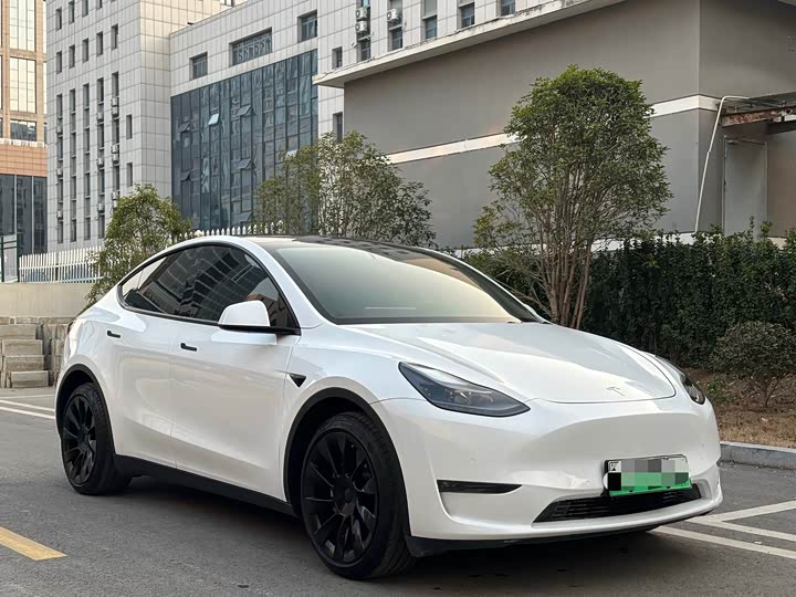 Фото 3 - Tesla Model Y