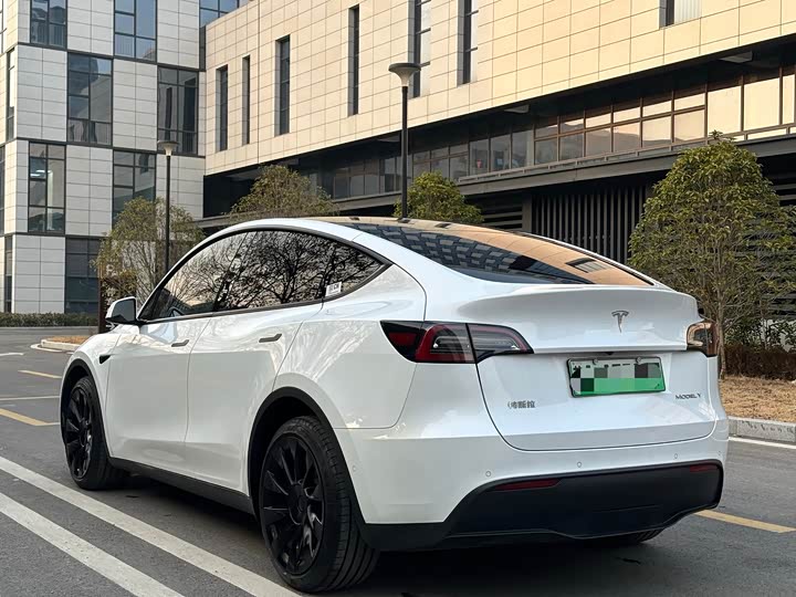 Фото 4 - Tesla Model Y