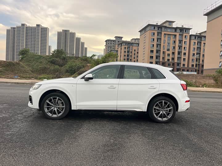 Фото 4 - Audi Q5L
