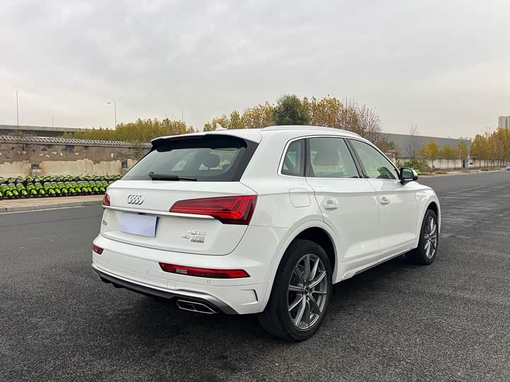 Фото 7 - Audi Q5L