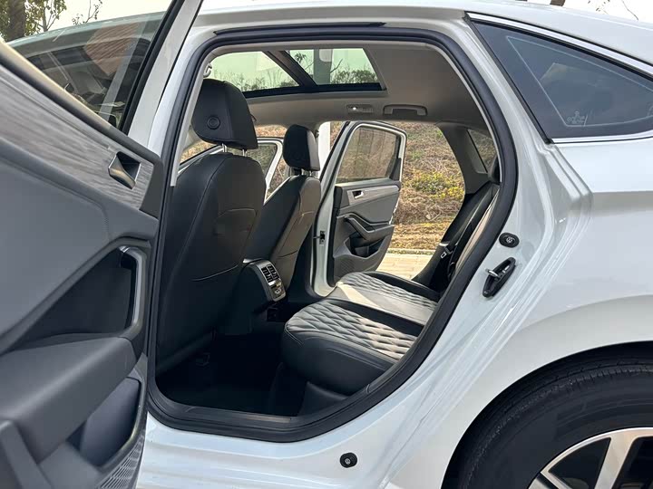 Фото 9 - Volkswagen Sagitar L