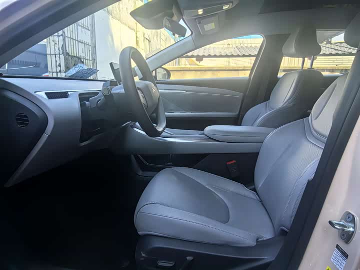 Фото 7 - XPeng Mona M03