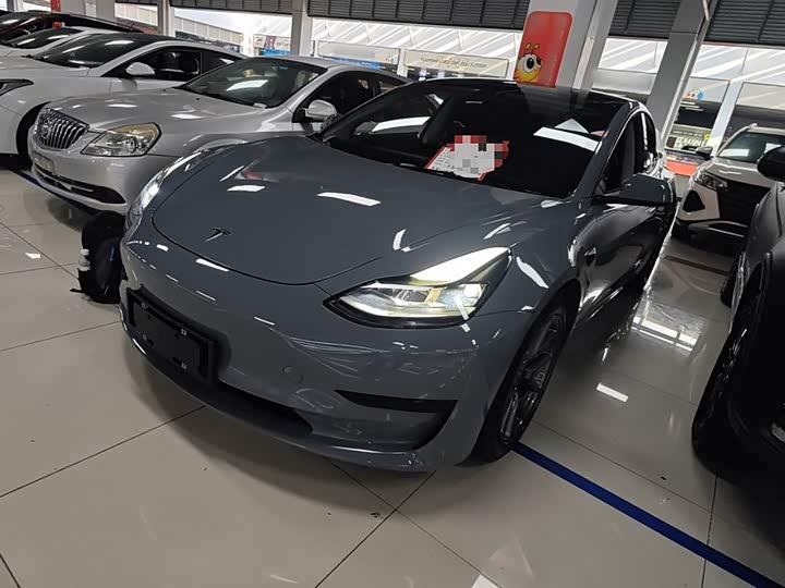 Фото 2 - Tesla Model 3