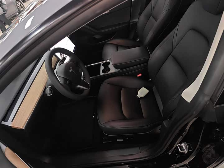 Фото 7 - Tesla Model 3