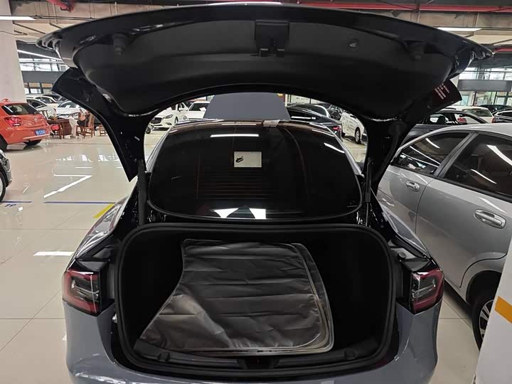 Фото 9 - Tesla Model 3