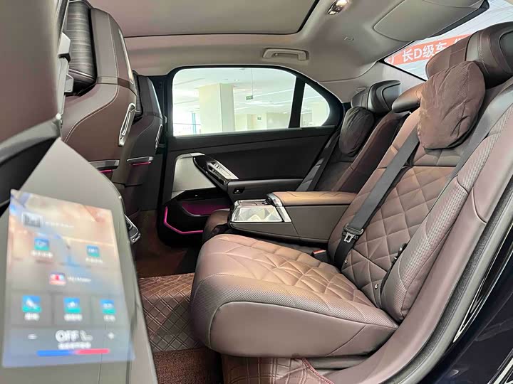 Фото 9 - BMW 7 Series