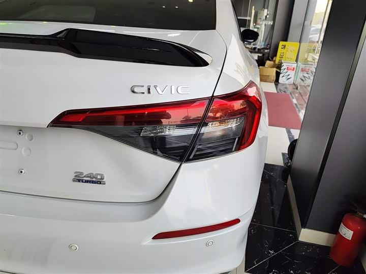 Фото 8 - Honda Civic