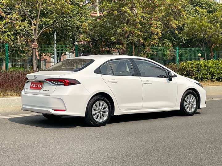 Фото 4 - Toyota Corolla