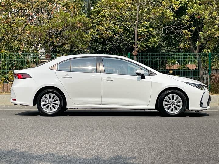 Фото 7 - Toyota Corolla