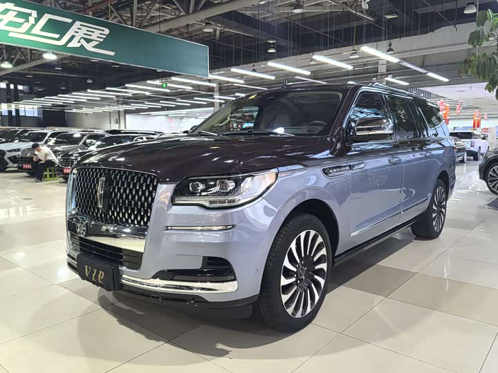 Фото 1 - Lincoln Navigator One