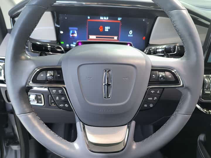 Фото 6 - Lincoln Navigator One