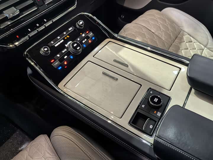 Фото 8 - Lincoln Navigator One