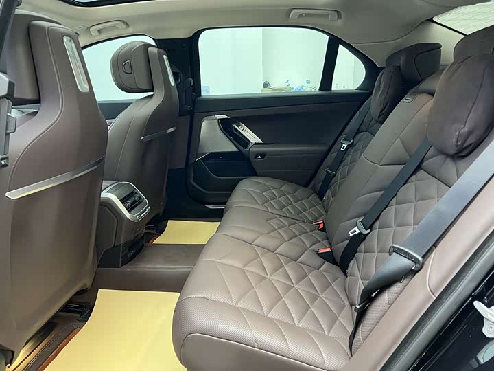 Фото 6 - BMW 7 Series