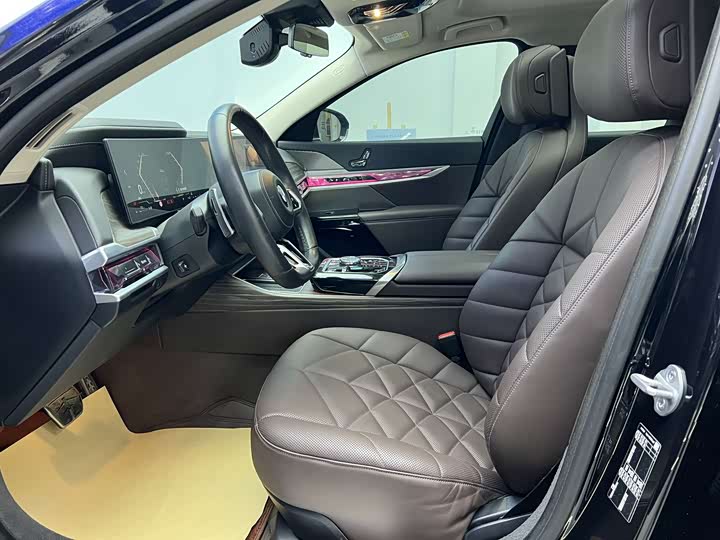 Фото 7 - BMW 7 Series