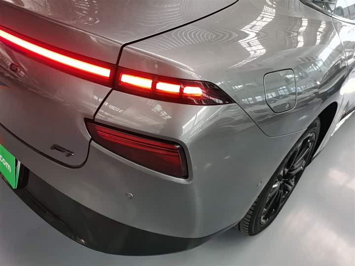 Фото 8 - XPeng P7