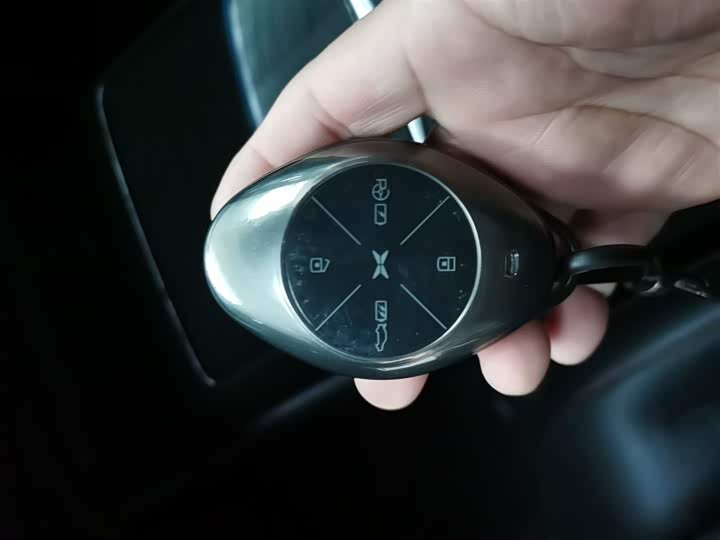 Фото 9 - XPeng P7