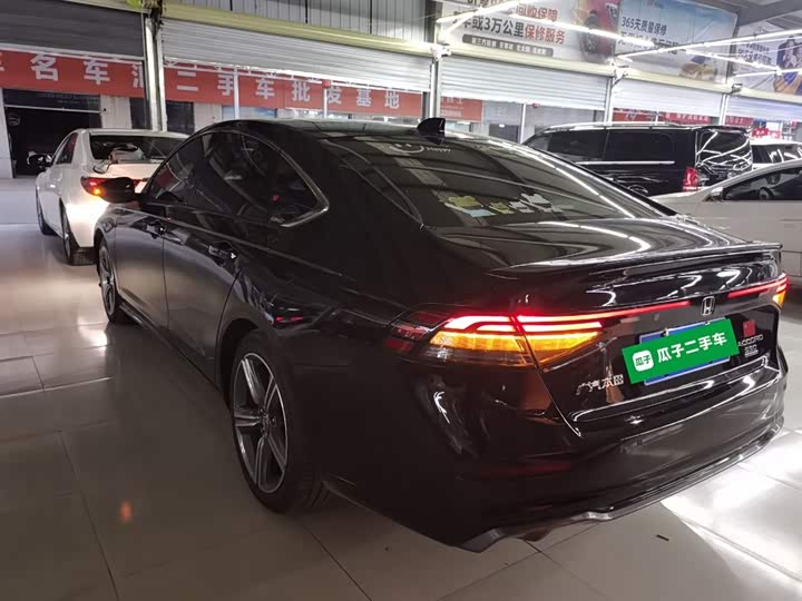 Фото 5 - Honda Accord