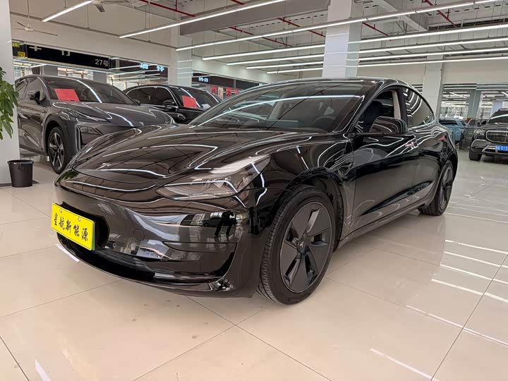 Фото 1 - Tesla Model 3