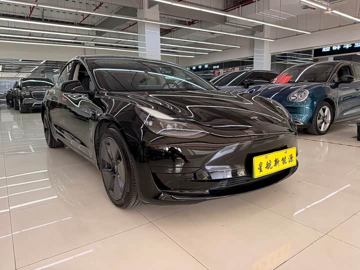 Фото 2 - Tesla Model 3