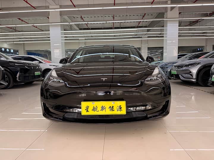 Фото 3 - Tesla Model 3