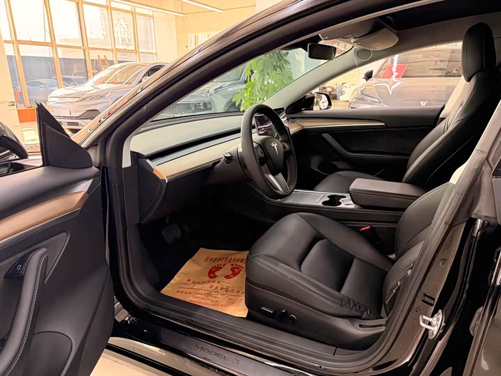 Фото 8 - Tesla Model 3