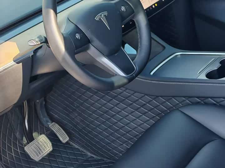 Фото 4 - Tesla Model Y