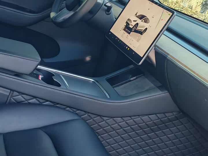 Фото 6 - Tesla Model Y