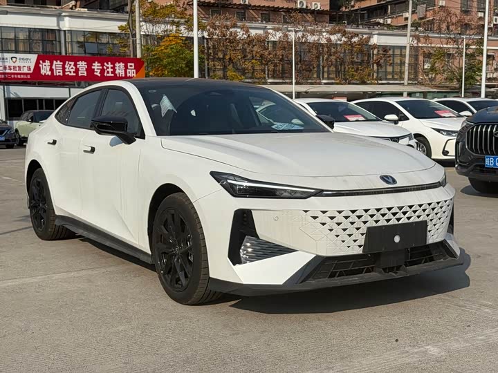 Фото 3 - Changan UNI-V