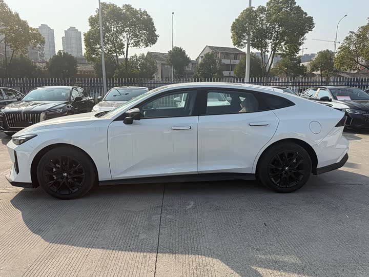 Фото 4 - Changan UNI-V