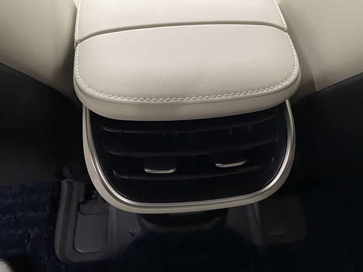 Фото 9 - Nio ET5T