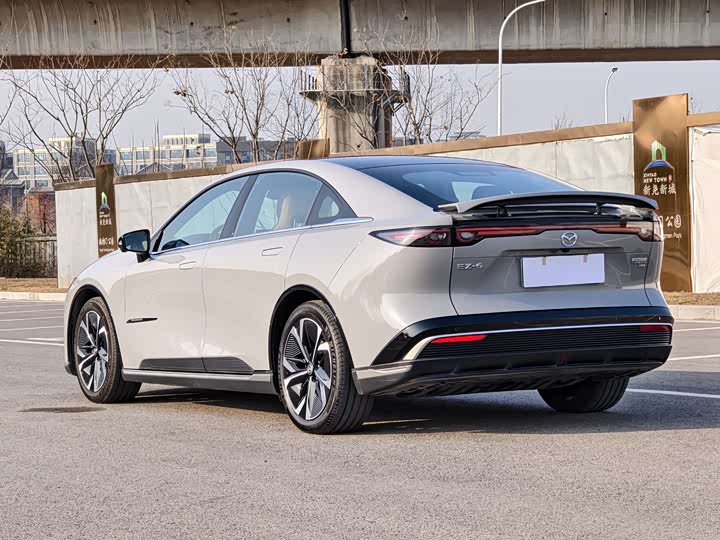 Фото 6 - Mazda EZ-6