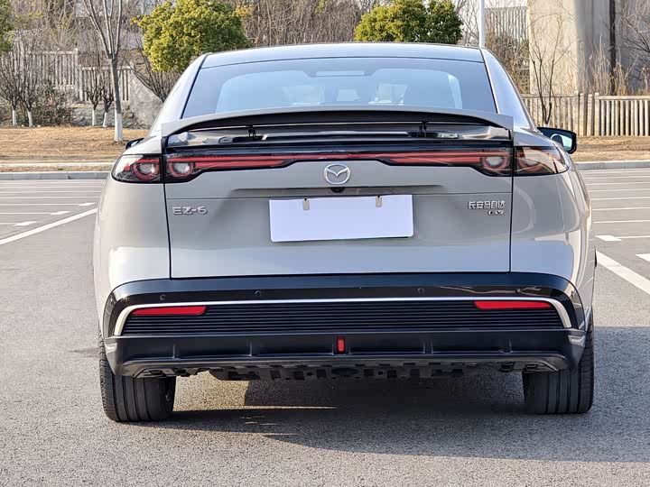 Фото 7 - Mazda EZ-6