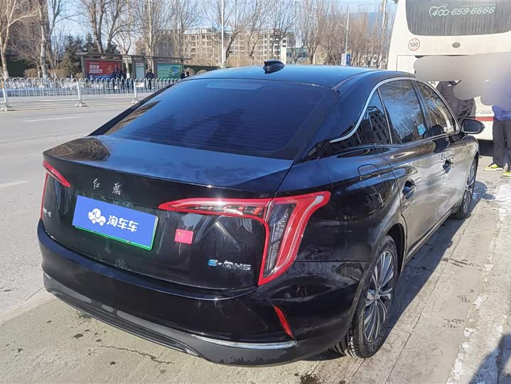 Фото 4 - Hongqi E-QM5